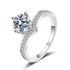 Round V-Shape Design Engagement Ring