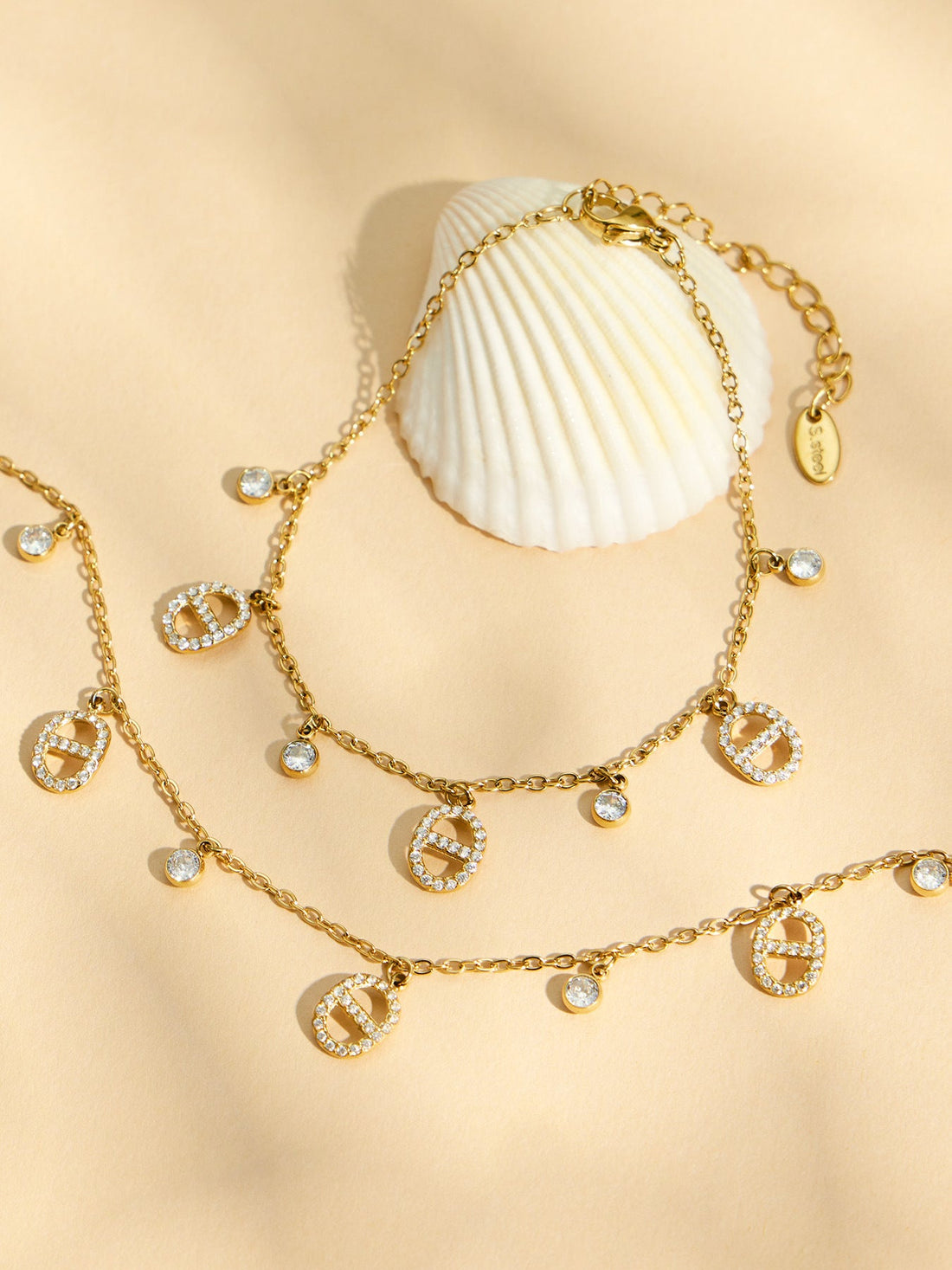 Dainty Oval Collection