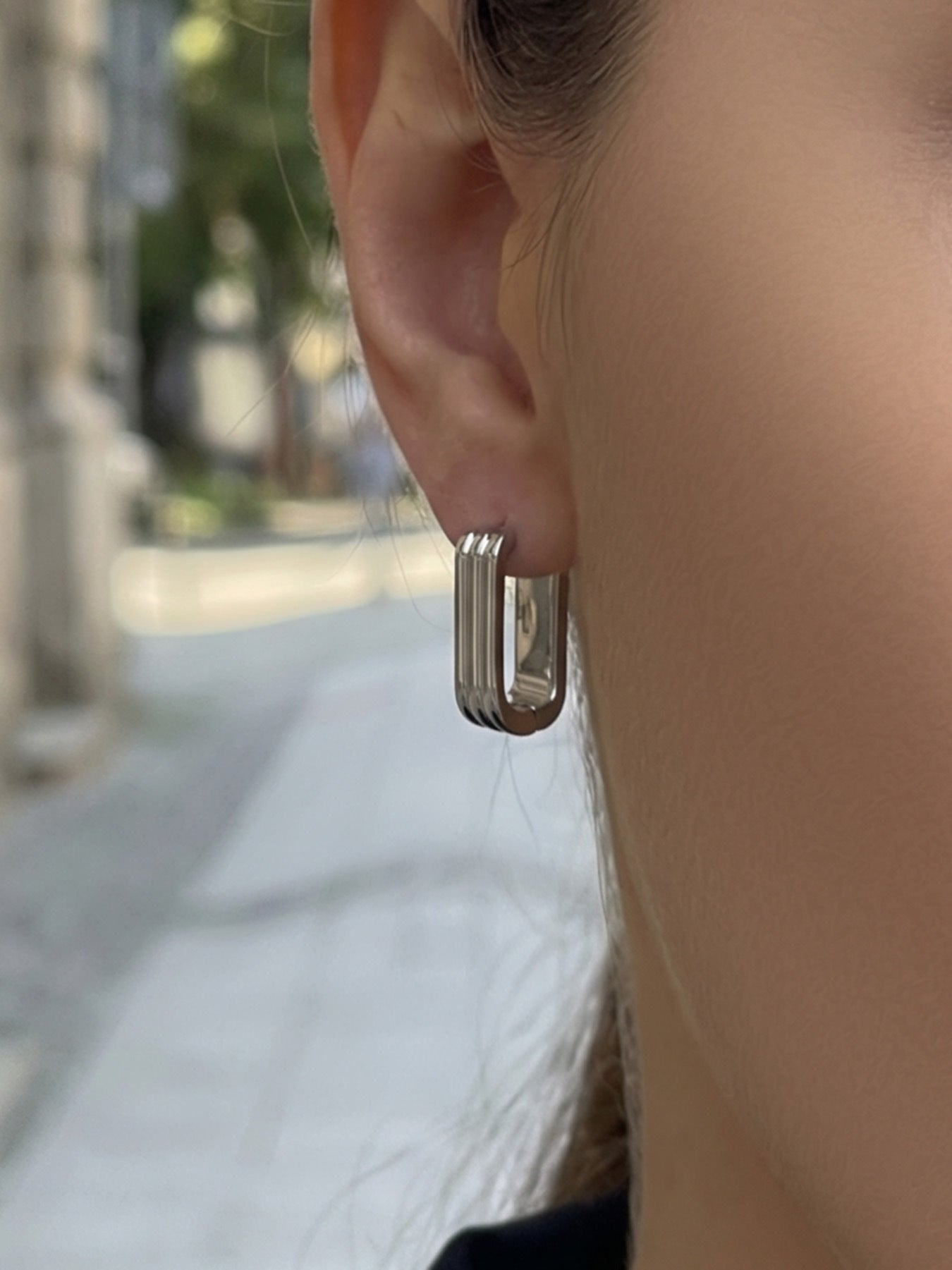 Ribbon Tier Rectangle Hoop Earrings