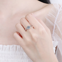 Starry Round Brilliant Moissanite Ring